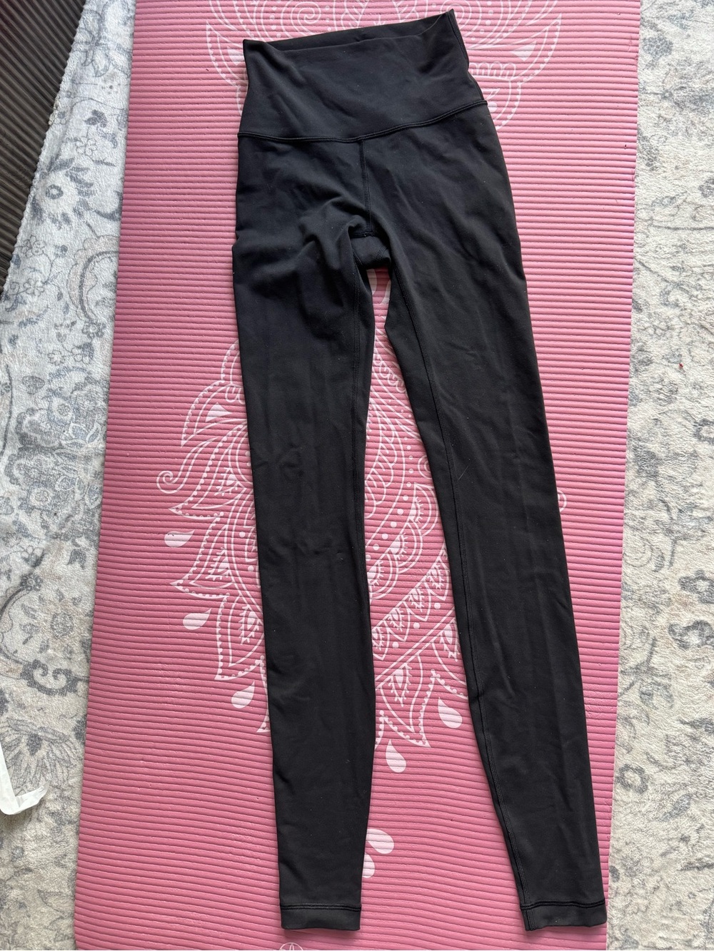 lululemon Wonder Train size 2 Tall